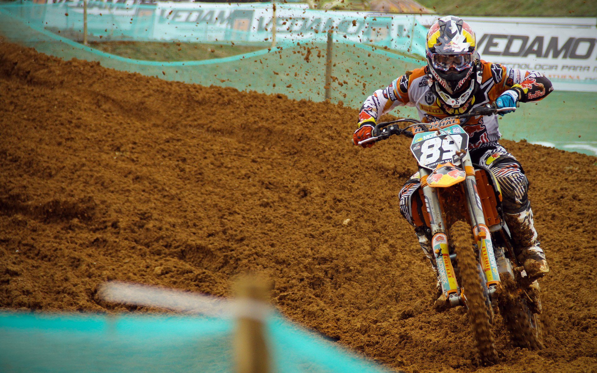 游戏角色主题夜跑 提供限定头饰与号码布